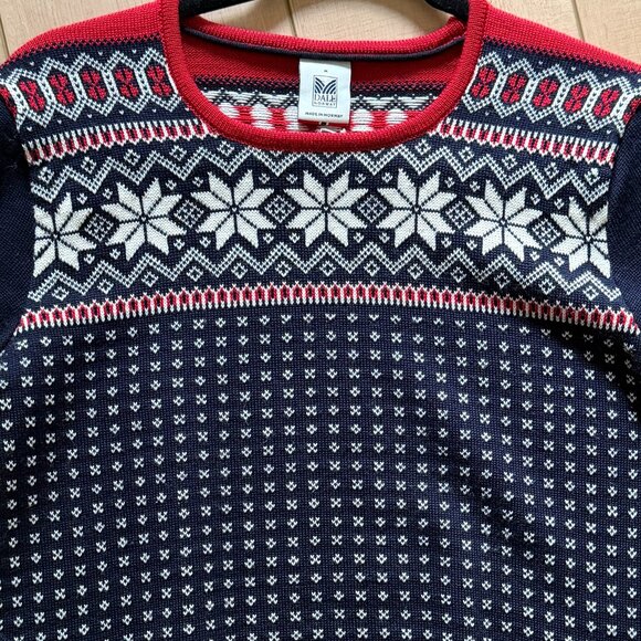 Dale of Norway Navy and Red Snowflake Winter Sweater - lightly used - Picture 4 of 4